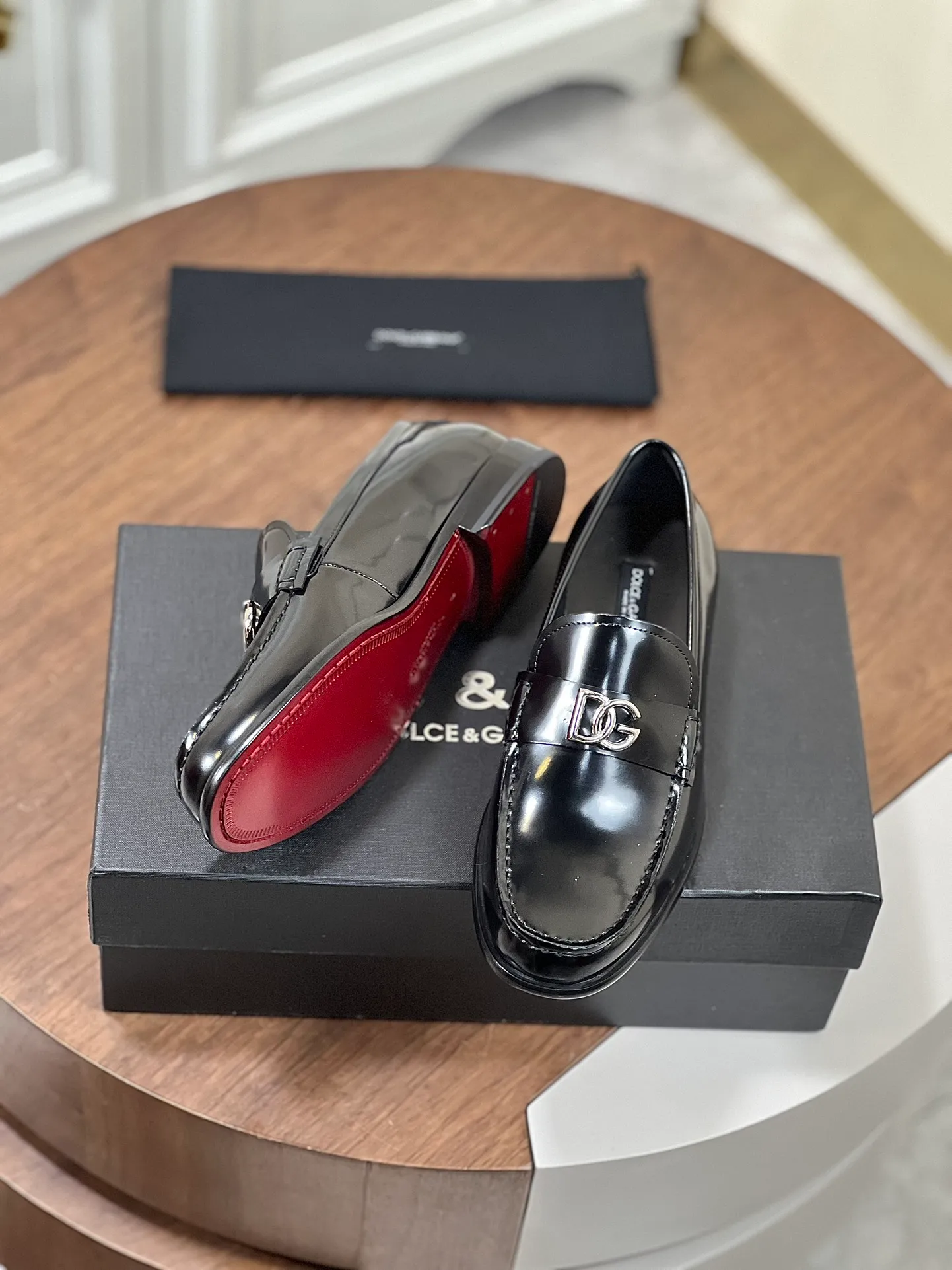 ••New arrivals••Dolce&Gabb*_Dg high-end men's formal shoes and casual leather shoes. First-layer cowhide upper imported from Italy. You can see the leather texture at a glance. Breathable calfskin lining. High-end and luxurious leather outsole. Unique style. Finely crafted details! Size: 39-44 (customized at 38.45.46) ¥960